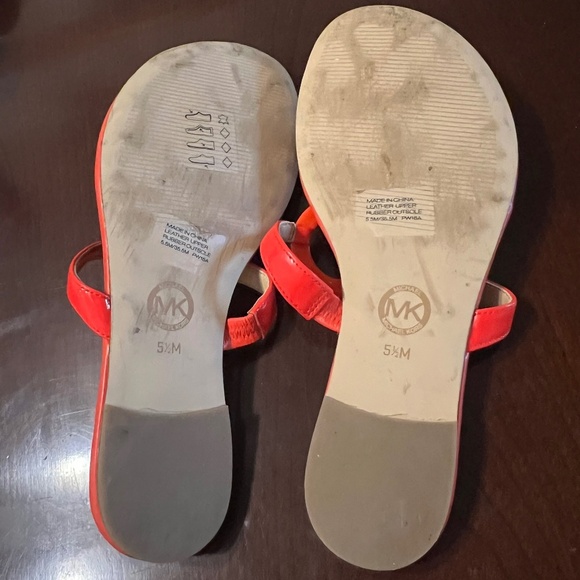 MICHAEL KORS CLAUDIA FLAT SANDAL CORAL REEF WOMENS FLAT T STRAP sz 5.5 - Picture 6 of 6